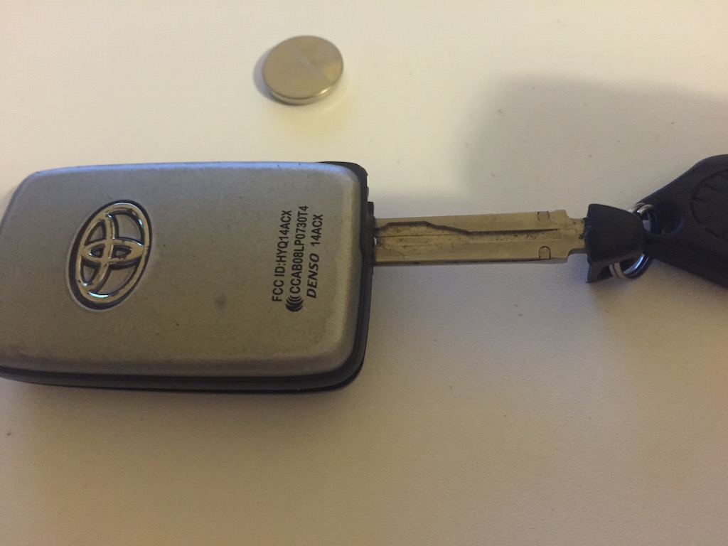 Toyota Denso 14ACX CCAB08LP0730T4 smart key! Flat battery ...